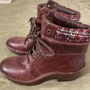 Bionica ankle boots mahogany brown in color wool and leather uppers.